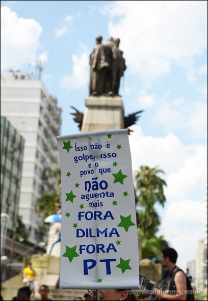 Movimento pró impeachment de Dilma Roussef na cidade de Santos/SP